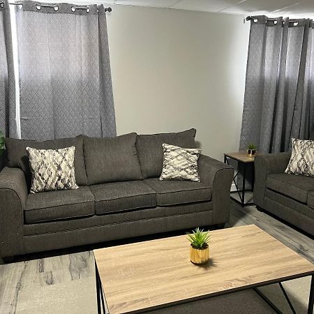 Cozy Modern And Lavish 1 Bedroom Basement Suite Winnipeg Bagian luar foto