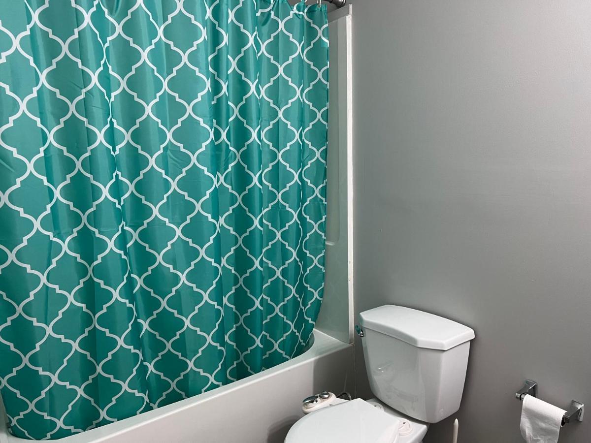 Cozy Modern And Lavish 1 Bedroom Basement Suite Winnipeg Bagian luar foto