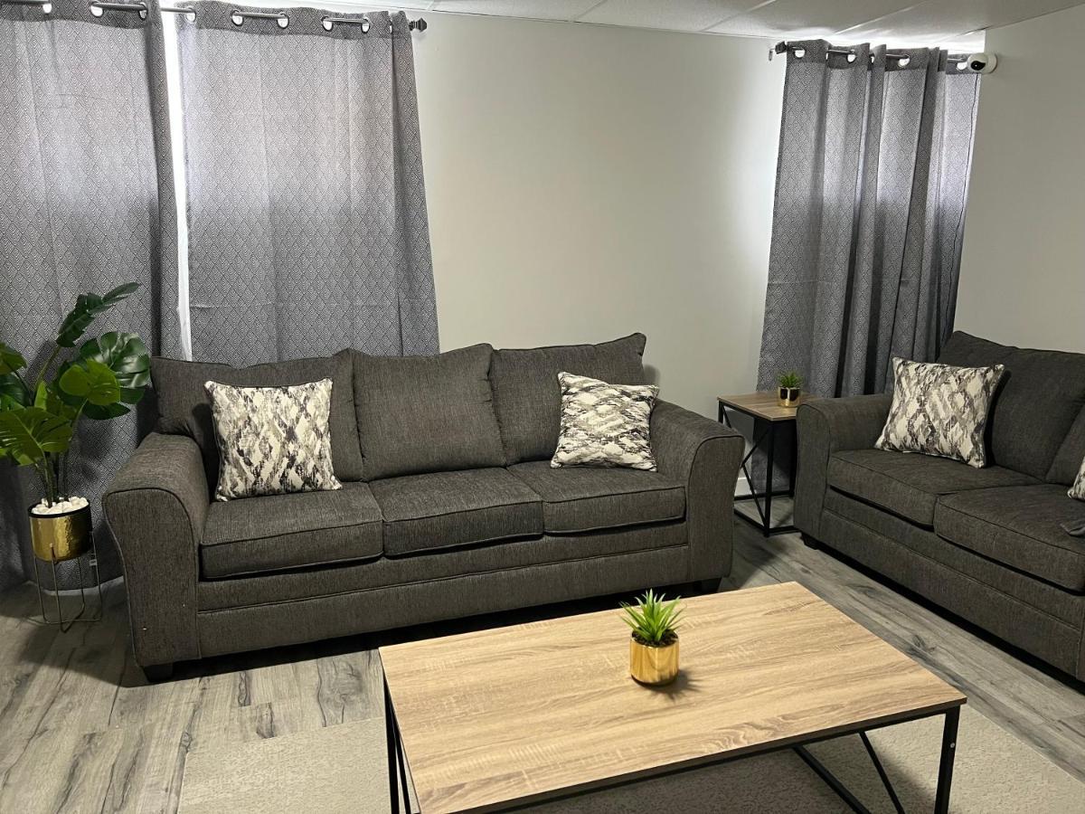 Cozy Modern And Lavish 1 Bedroom Basement Suite Winnipeg Bagian luar foto